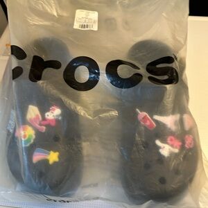 CLOSET CLOSING Classic Mega Crush Clog in Black